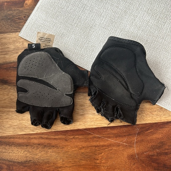 Nike training gloves - Picture 3 of 3